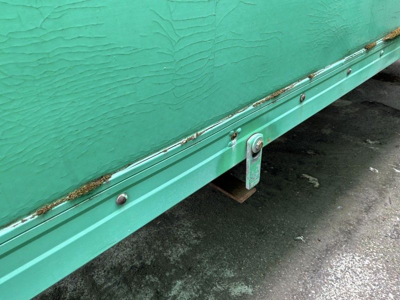 Swap body with side doors