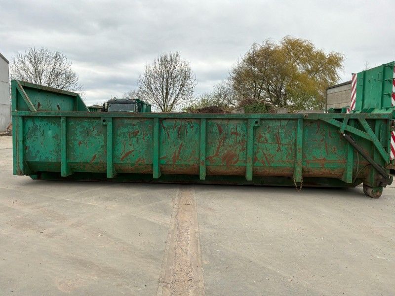 Abfallcontainer mit hydraulischer Heckklappe