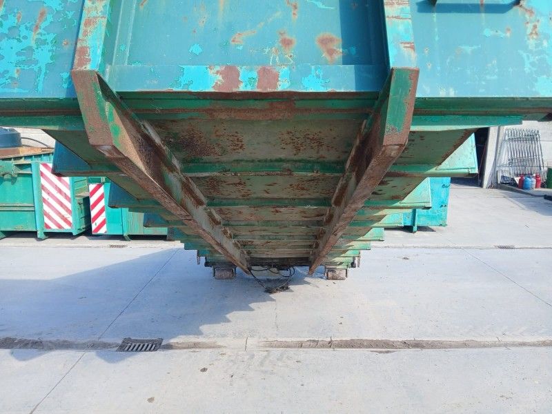 Abfallcontainer mit hydraulischer Heckklappe