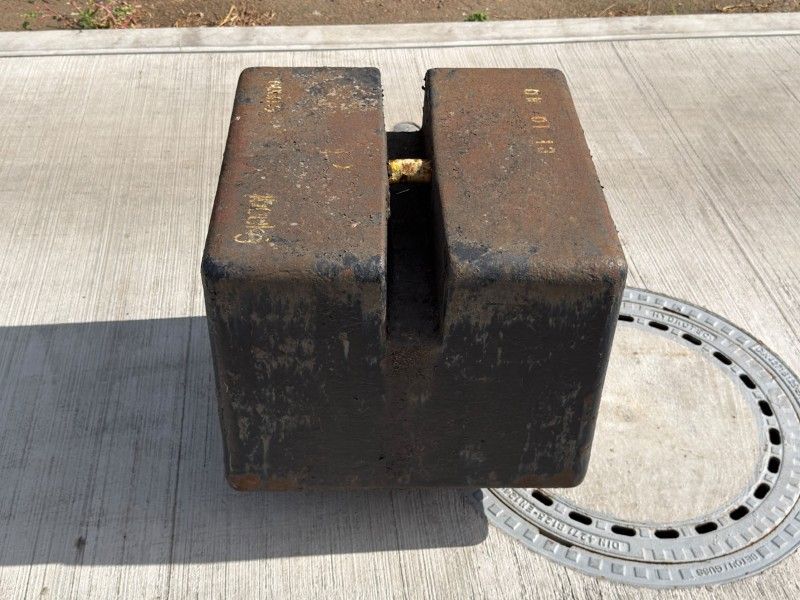 Core calibration weight: 1 metric ton