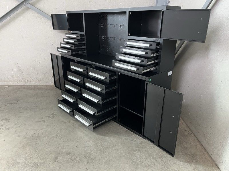 Metal workbench (FH18)