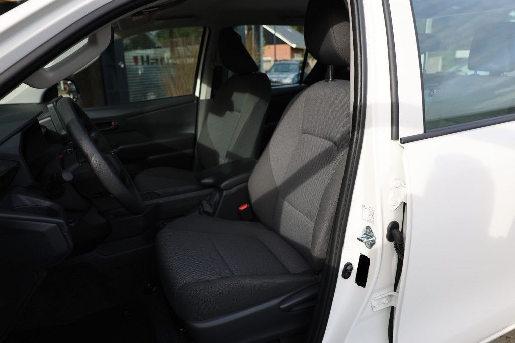 Toyota Hilux 2.8 D-4D MHEV DUBBEL CABINE ACTIVE A/T 4WD