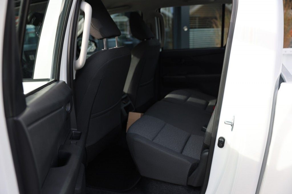 Toyota Hilux 2.8 D-4D MHEV DUBBEL CABINE ACTIVE A/T 4WD