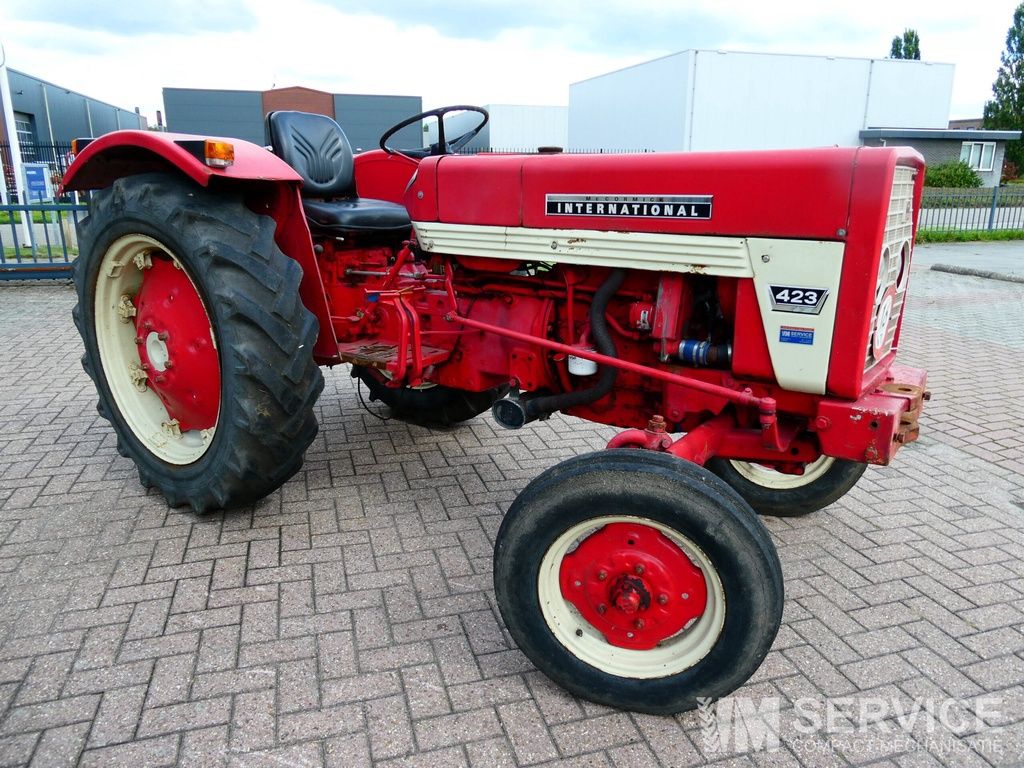 International 423 2wd