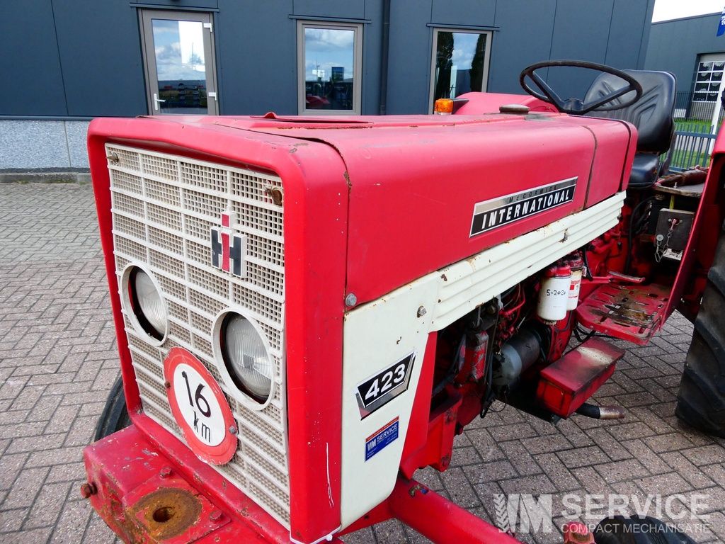 International 423 2wd