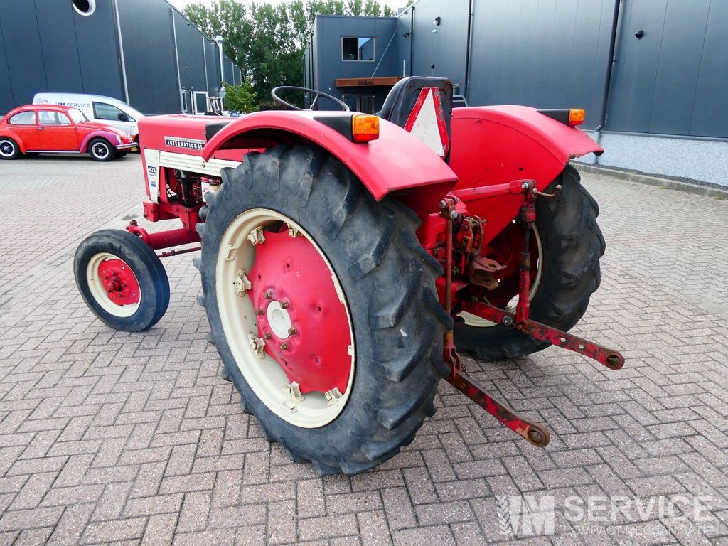 International 423 2wd