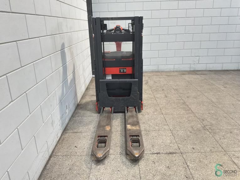 Stackers Electric Linde D06 2015 Double stock