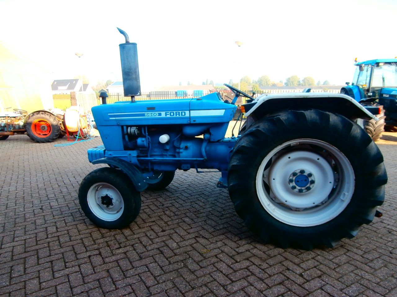 Ford 5600 goedlopend, hef, aftakas ,schakeld rijd en remt goed