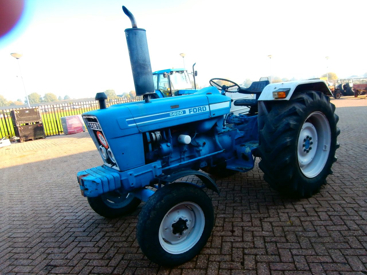Ford 5600 goedlopend, hef, aftakas ,schakeld rijd en remt goed