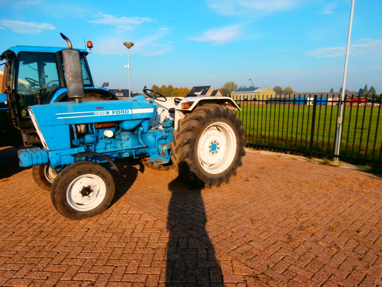 Ford 5600 goedlopend, hef, aftakas ,schakeld rijd en remt goed