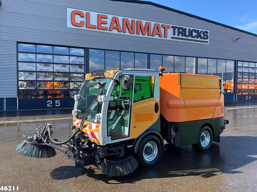 Bucher Citycat 2020 with 3-rd brush