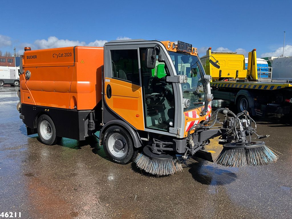 Bucher Citycat 2020 with 3-rd brush