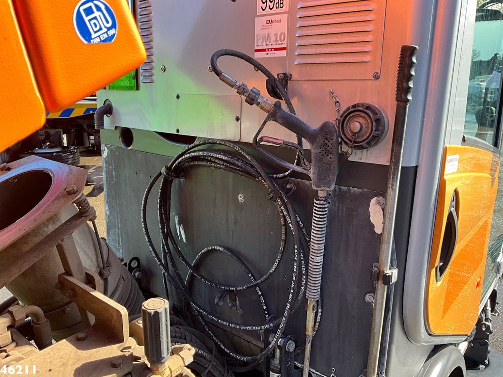 Bucher Citycat 2020 with 3-rd brush