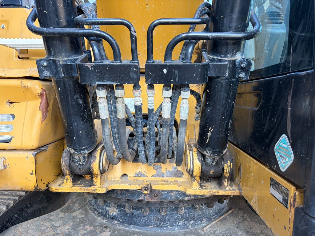 Caterpillar 320FL