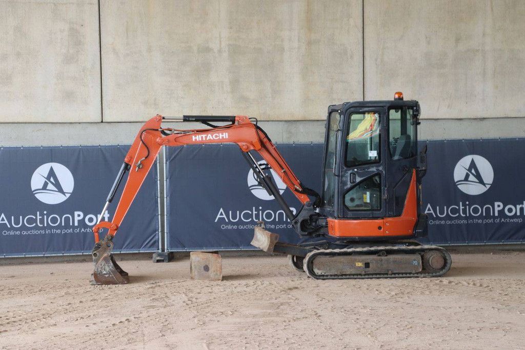 Rupsgraafmachine Hitachi AX33U-6A Diesel 21.2kW 2017