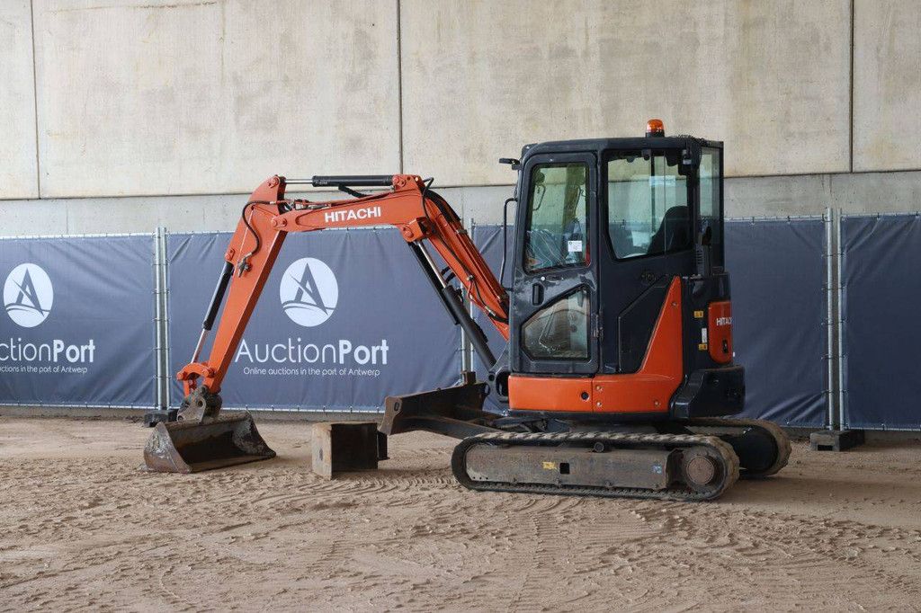 Rupsgraafmachine Hitachi AX33U-6A Diesel 21.2kW 2017