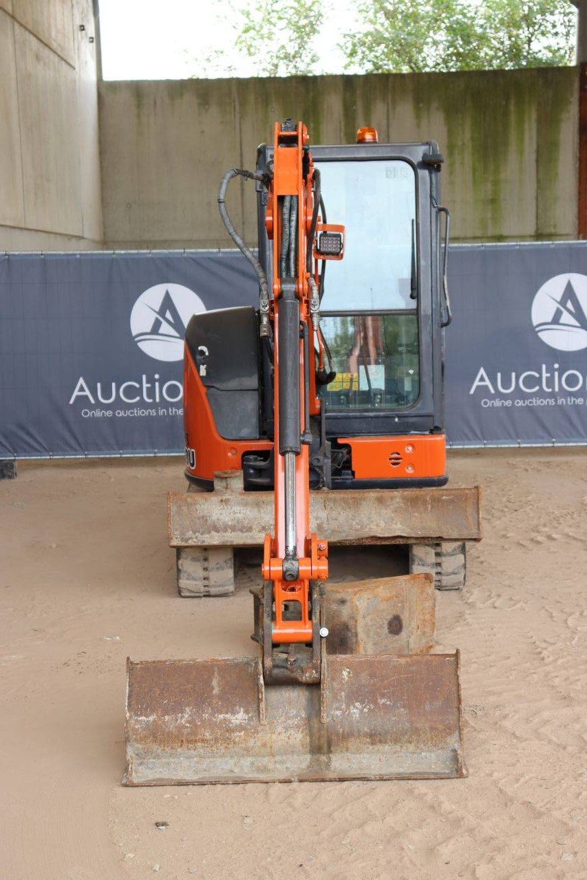 Rupsgraafmachine Hitachi AX33U-6A Diesel 21.2kW 2017