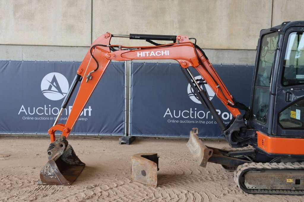 Rupsgraafmachine Hitachi AX33U-6A Diesel 21.2kW 2017