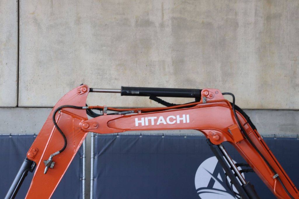 Rupsgraafmachine Hitachi AX33U-6A Diesel 21.2kW 2017