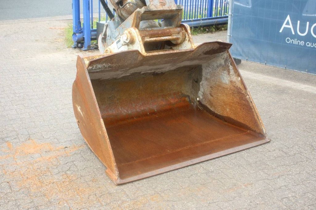 Wheel excavator New Holland MH5 Plus Diesel 2008