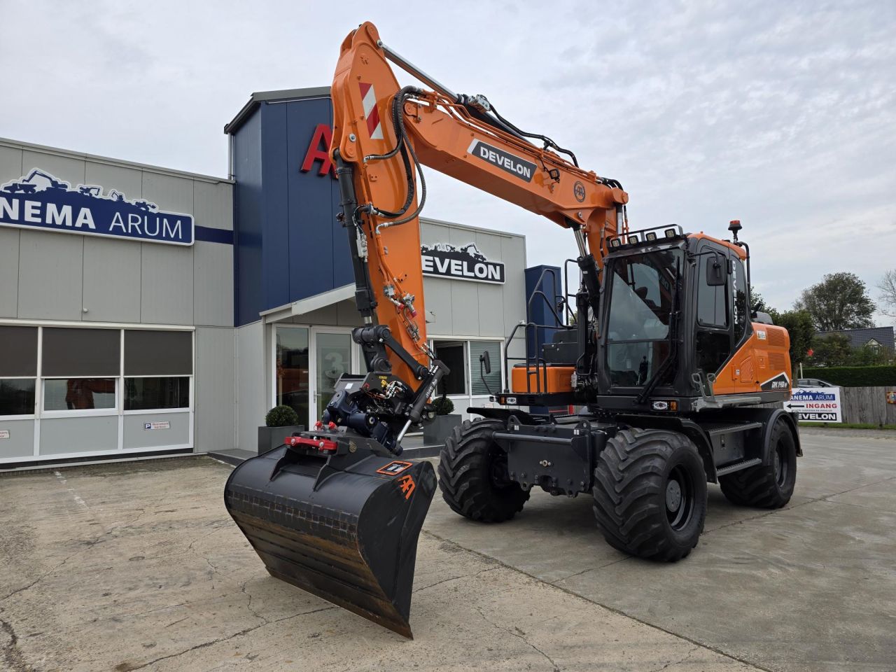 Develon DX140W-7