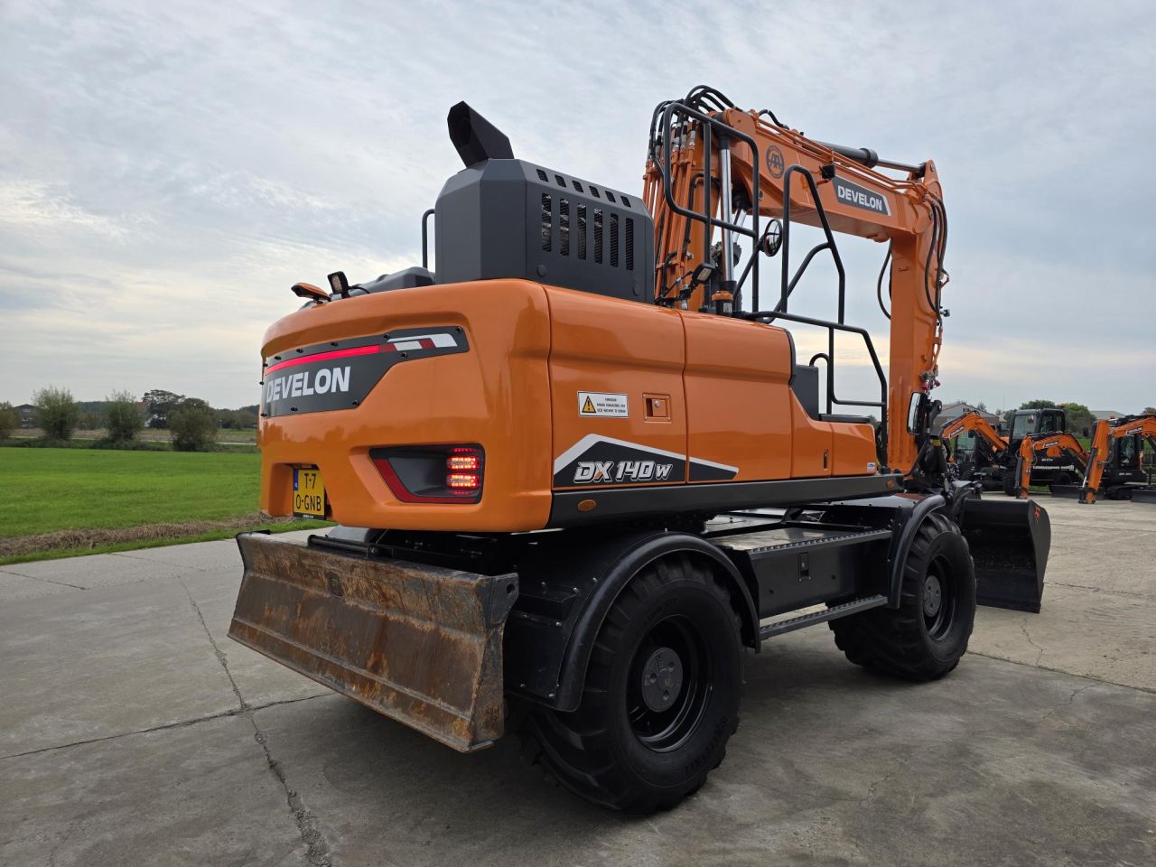 Develon DX140W-7