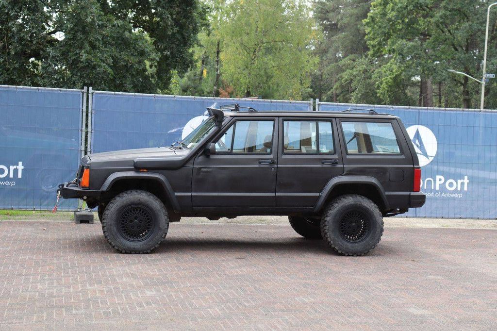 Jeep Cherokee Limited SUV Gasoline 1987