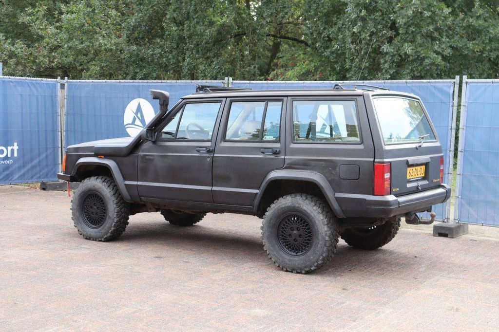 Jeep Cherokee Limited SUV Gasoline 1987