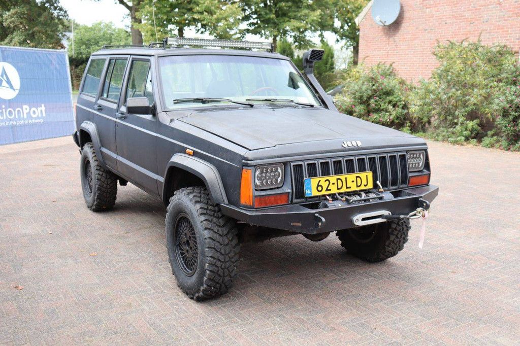 Jeep Cherokee Limited SUV Gasoline 1987