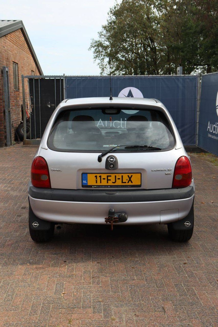 Pkw Opel Corsa-B Benzin 65 PS 2000