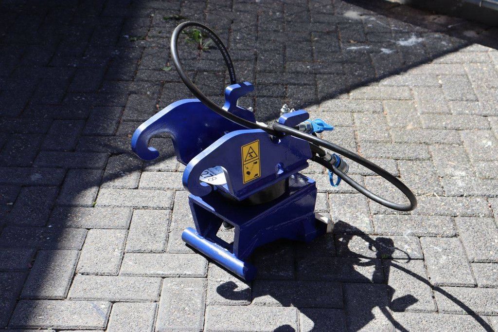 Rotary adapter tilt unit Cw05 with hydraulic quick coupler 2025