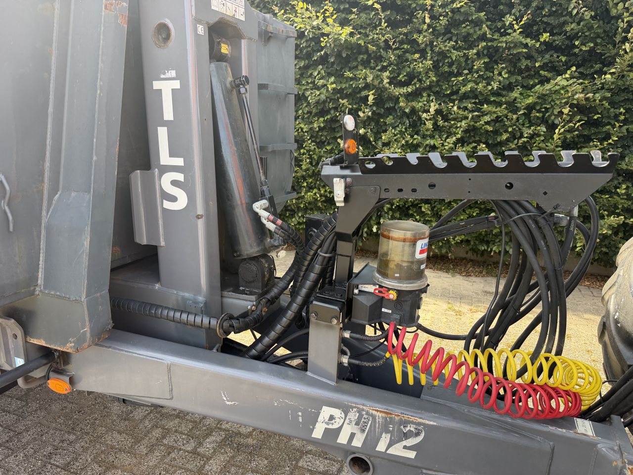 TLS PH12 haakarm Carrier met 3 containers!!