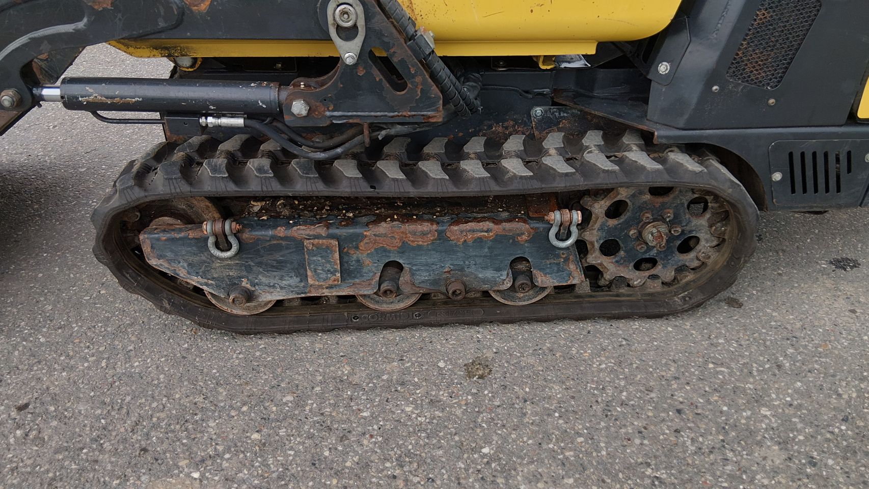 Yanmar C08 rupsdumper met schepbak (bj2016)