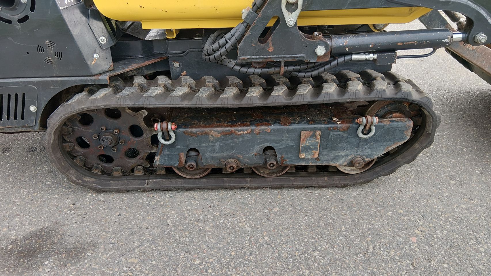 Yanmar C08 rupsdumper met schepbak (bj2016)