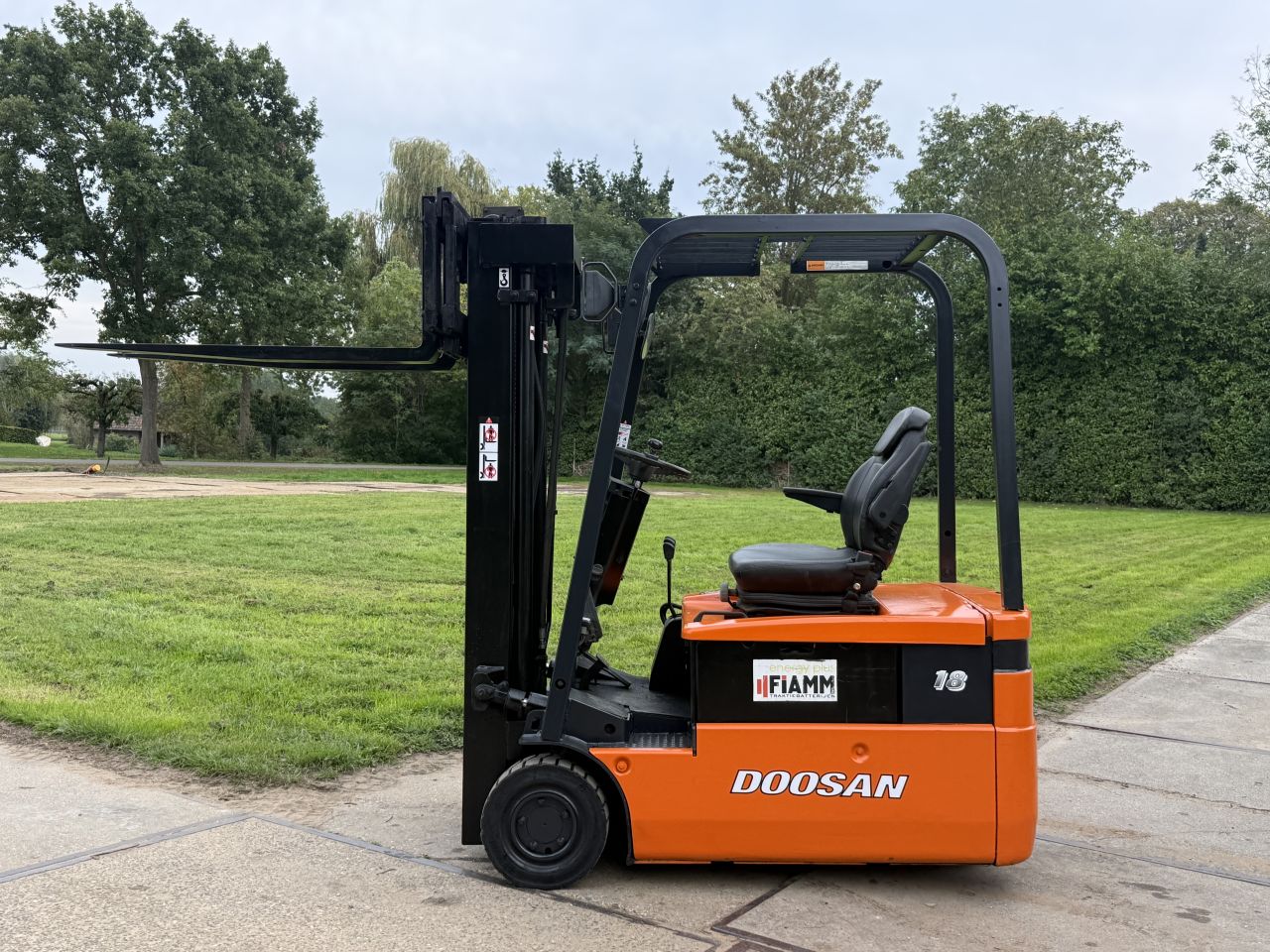 Doosan 1800KG elektrisch 3-delig freelift Sideshift gekeurd