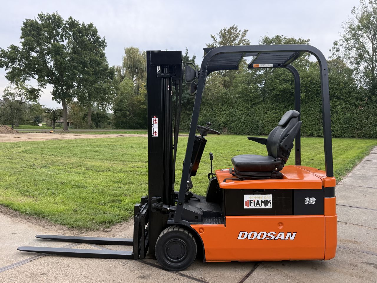 Doosan 1800KG elektrisch 3-delig freelift Sideshift gekeurd