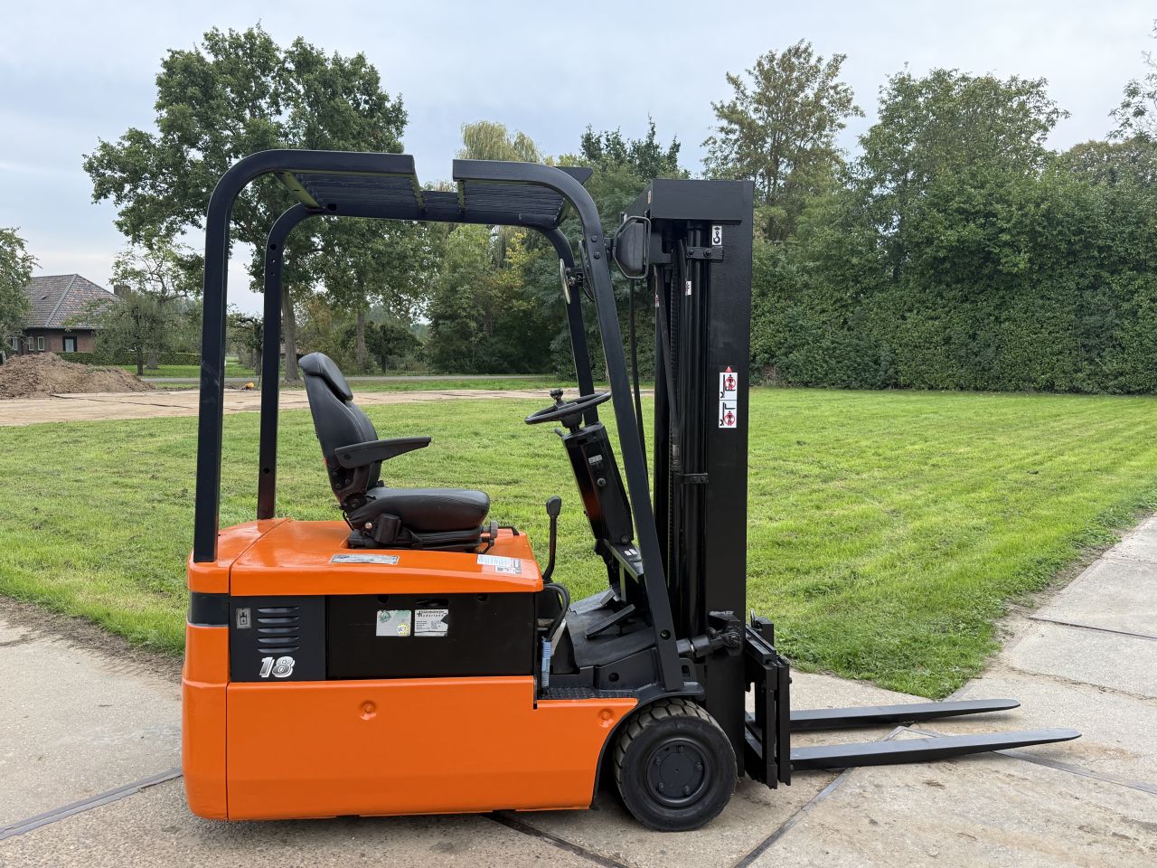 Doosan 1800KG elektrisch 3-delig freelift Sideshift gekeurd