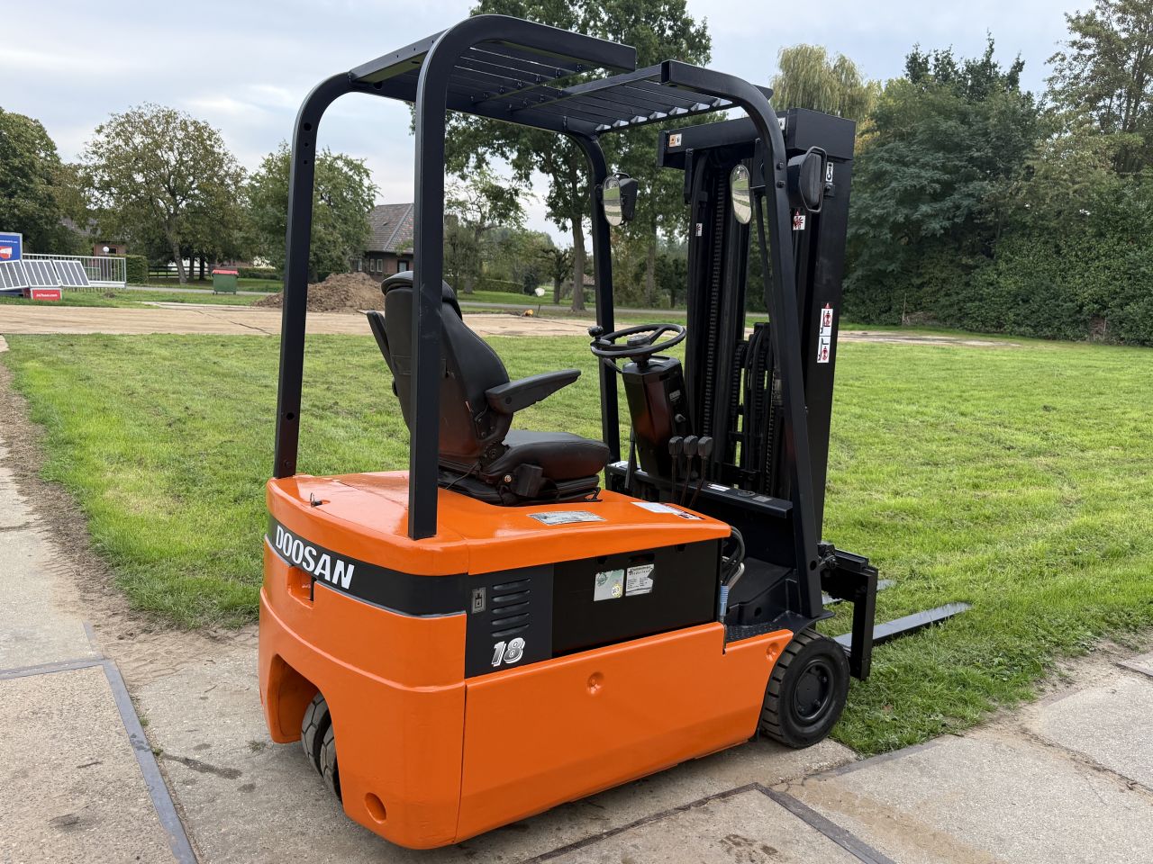 Doosan 1800KG elektrisch 3-delig freelift Sideshift gekeurd