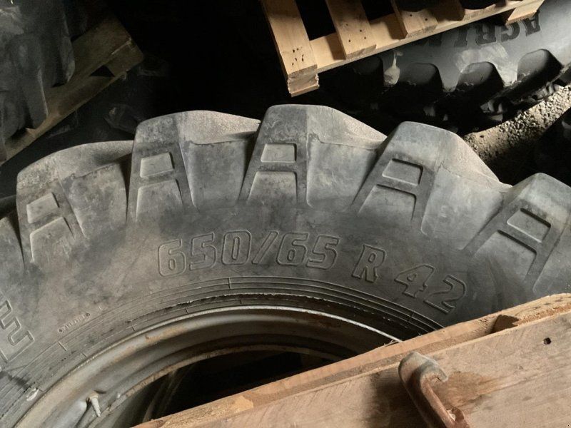 AP 650/65R42