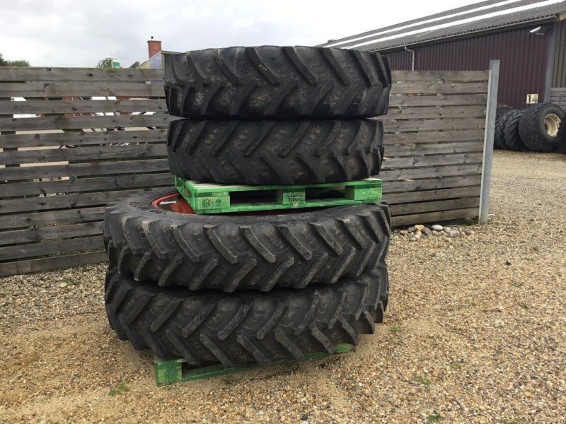 BKT 380/90R50-340/85R36