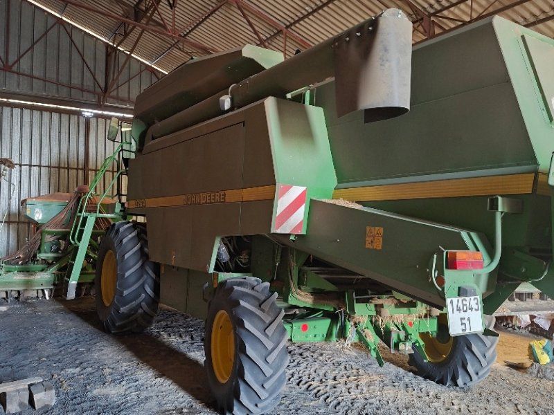 John Deere 2264