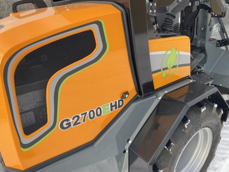 Giant G2700E