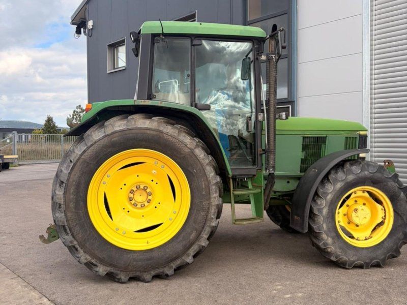 John Deere 6400