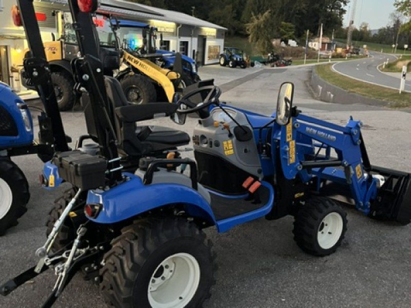 New Holland BOOMER 25 HST