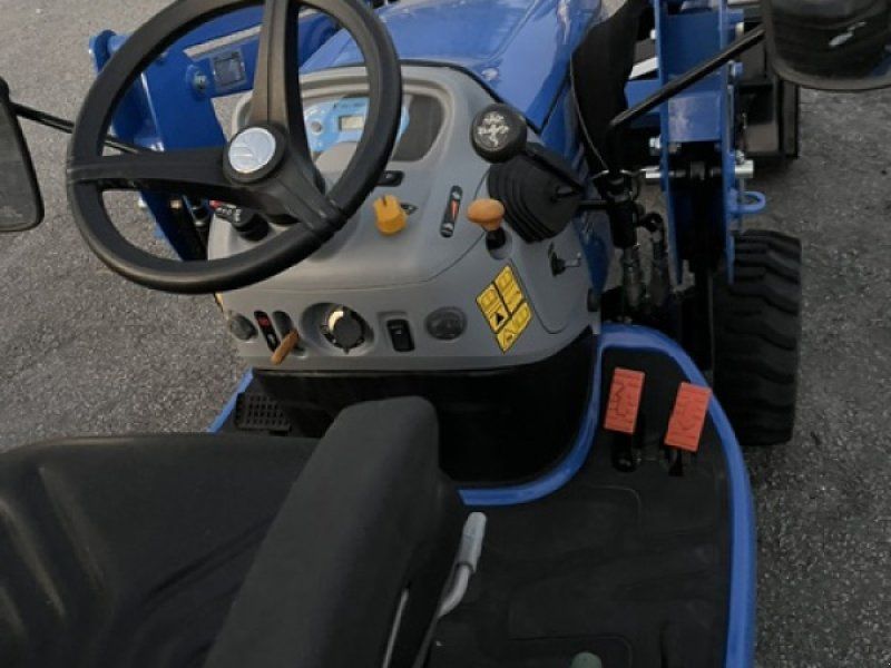 New Holland BOOMER 25 HST