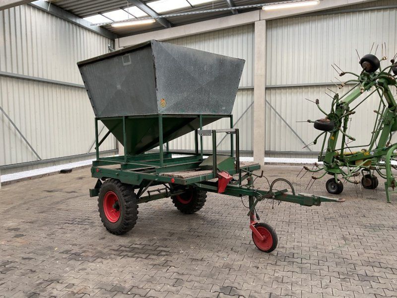Dünger- Fütterwagen