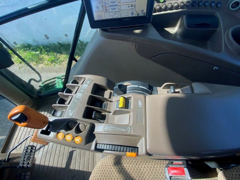 John Deere 6210R