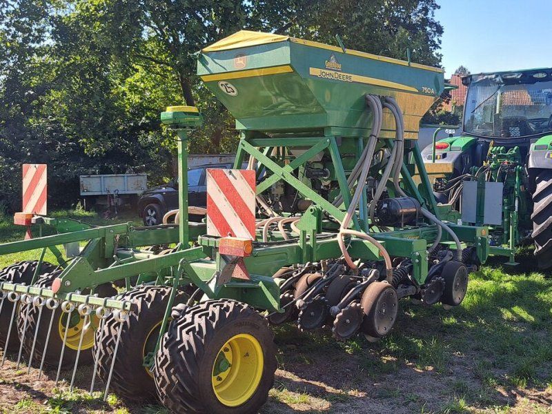 John Deere 750A