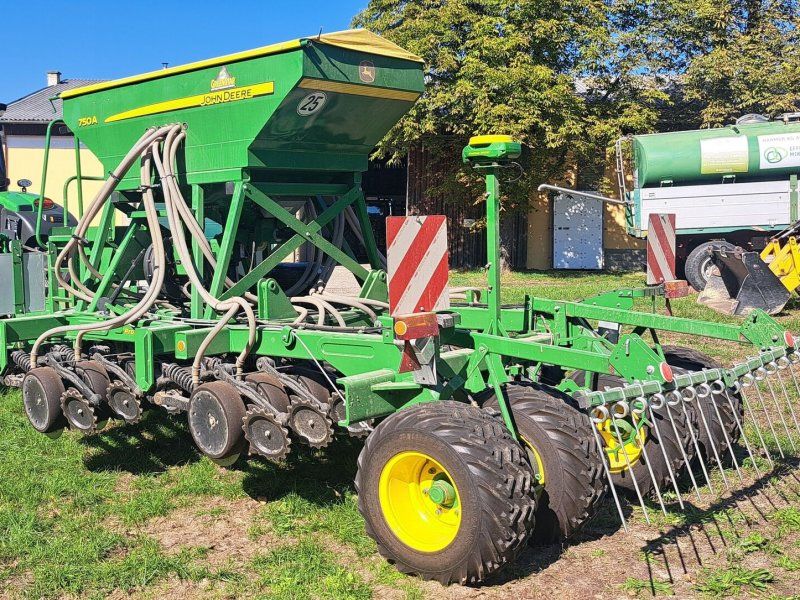 John Deere 750A