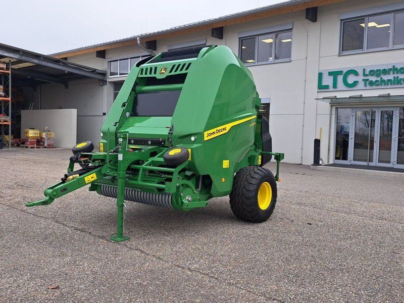 John Deere V451M